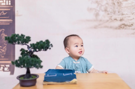 黄山五个月宝宝可以站吗